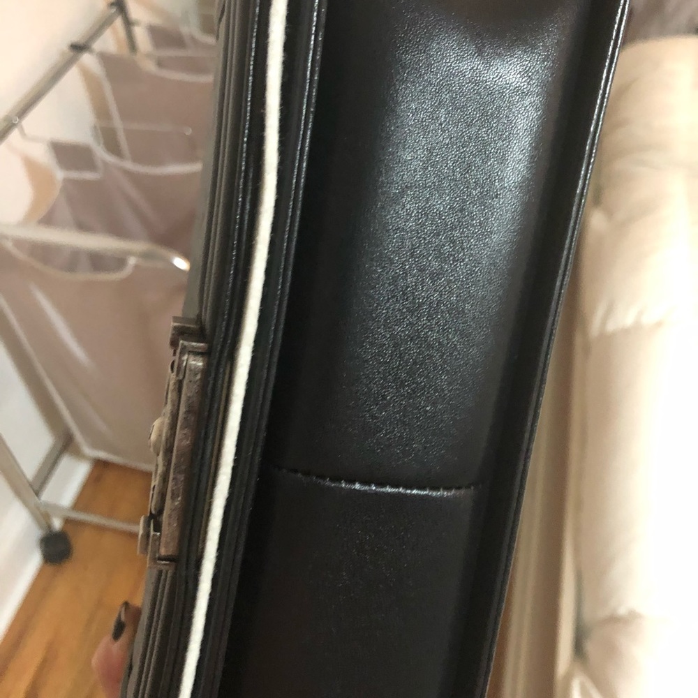 Chanel Boy Bag in new medium black lamb ruth - Picture 5 of 8